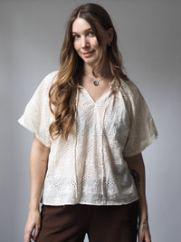 SPITZENBLUSE MIT LOCHSTICKEREI | VINTAGE STIL