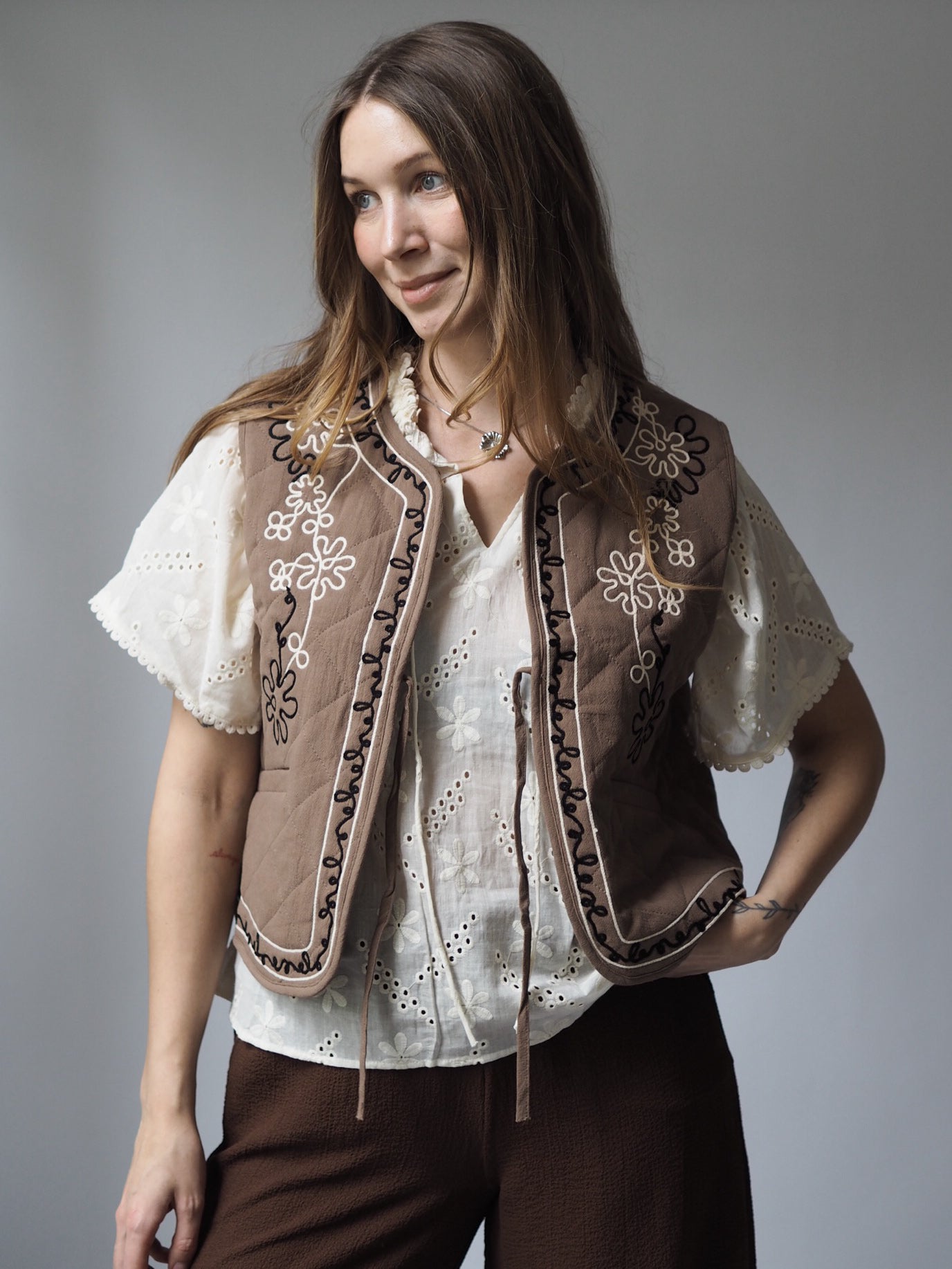 BOHO WESTE MIT STICKEREI