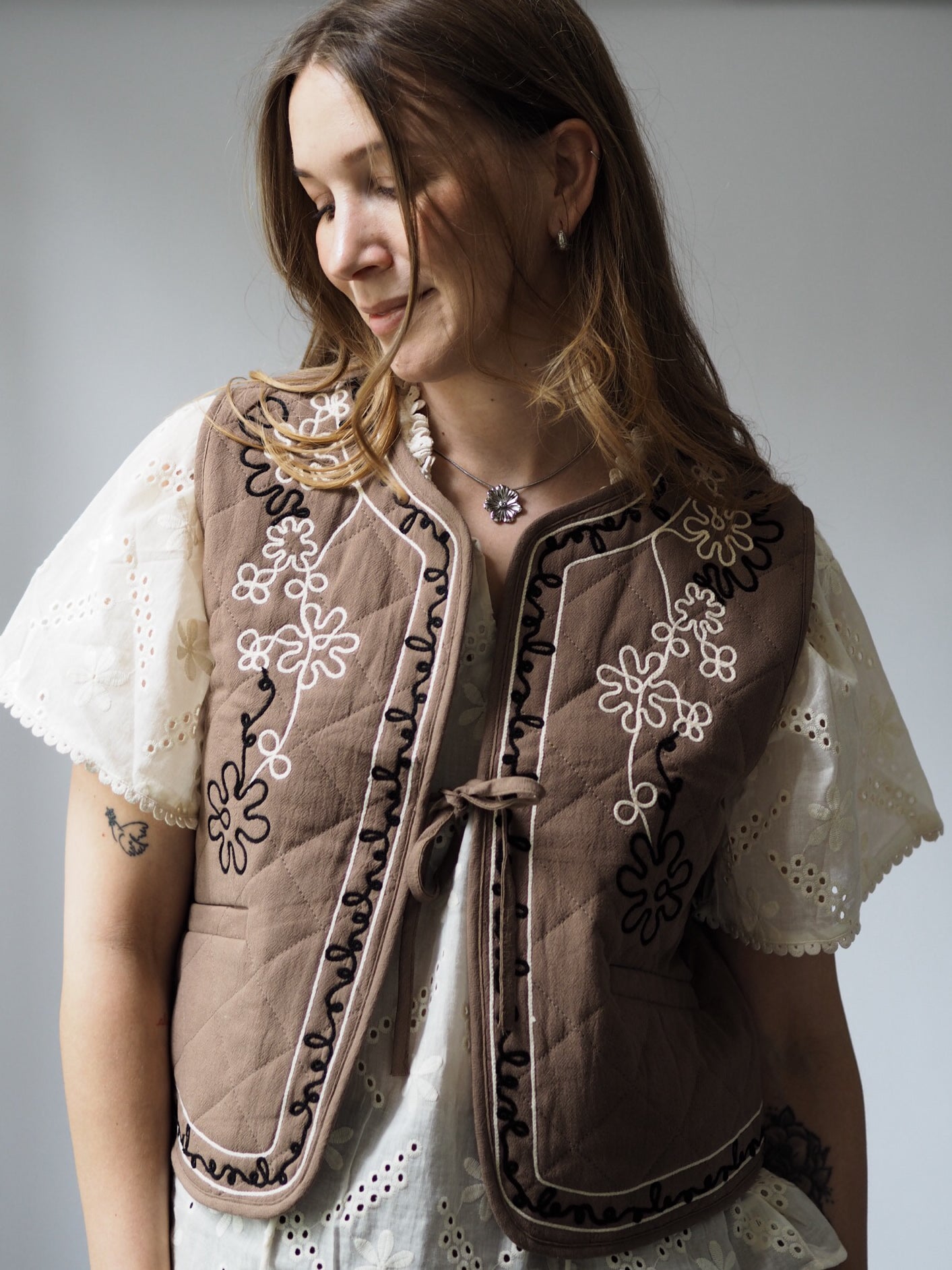 BOHO WESTE MIT STICKEREI