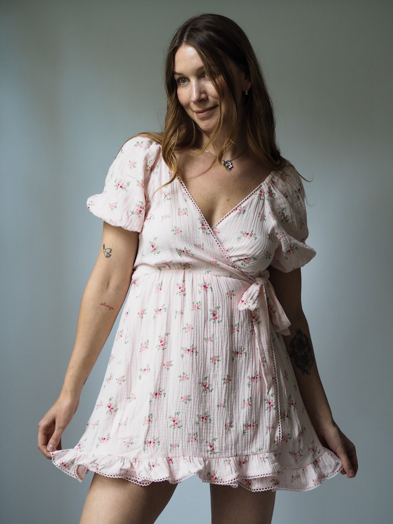 MUSSELIN WICKELKLEID | ROSES