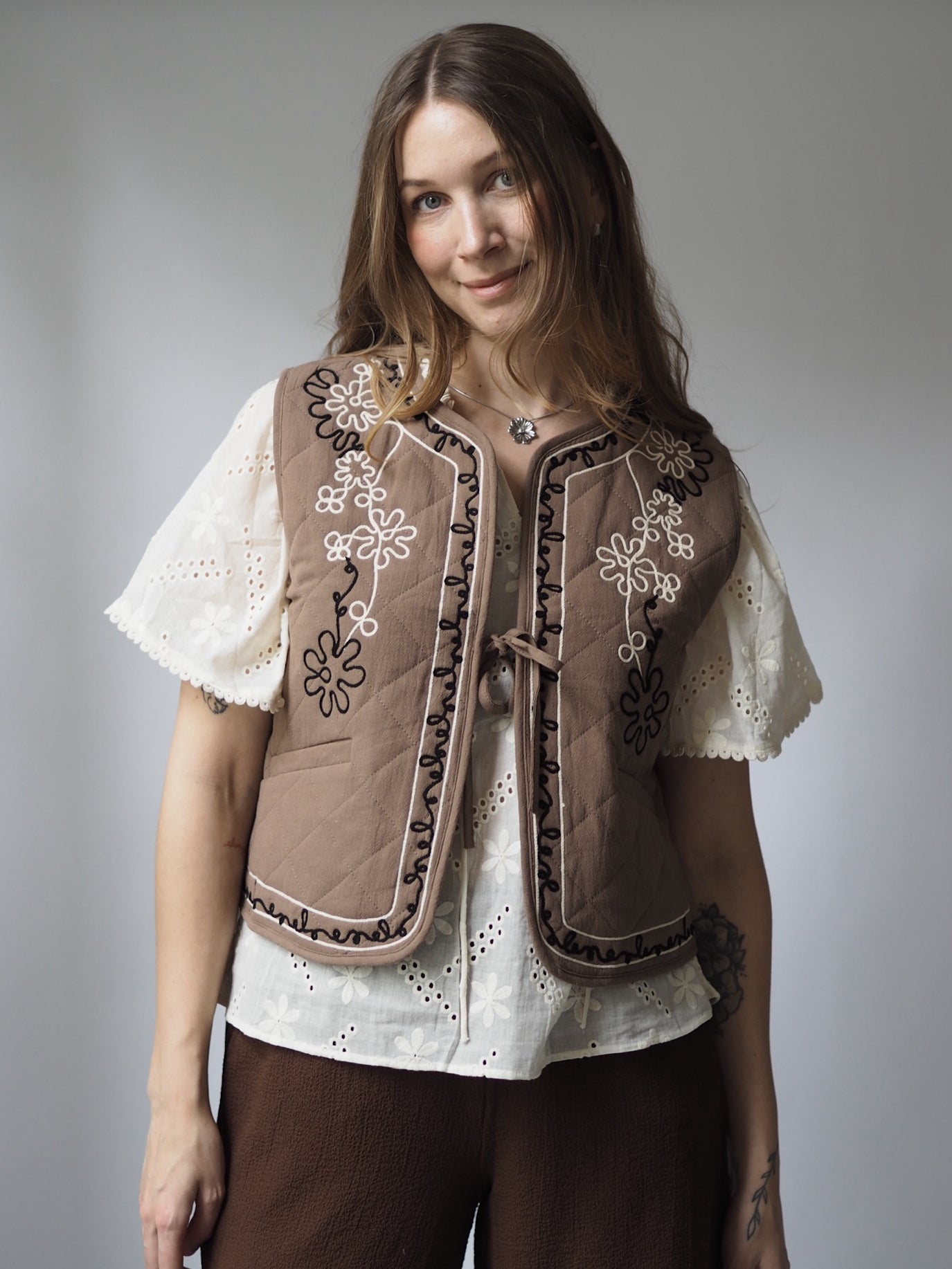 BOHO WESTE MIT STICKEREI