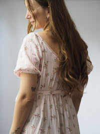 MUSSELIN WICKELKLEID | ROSES