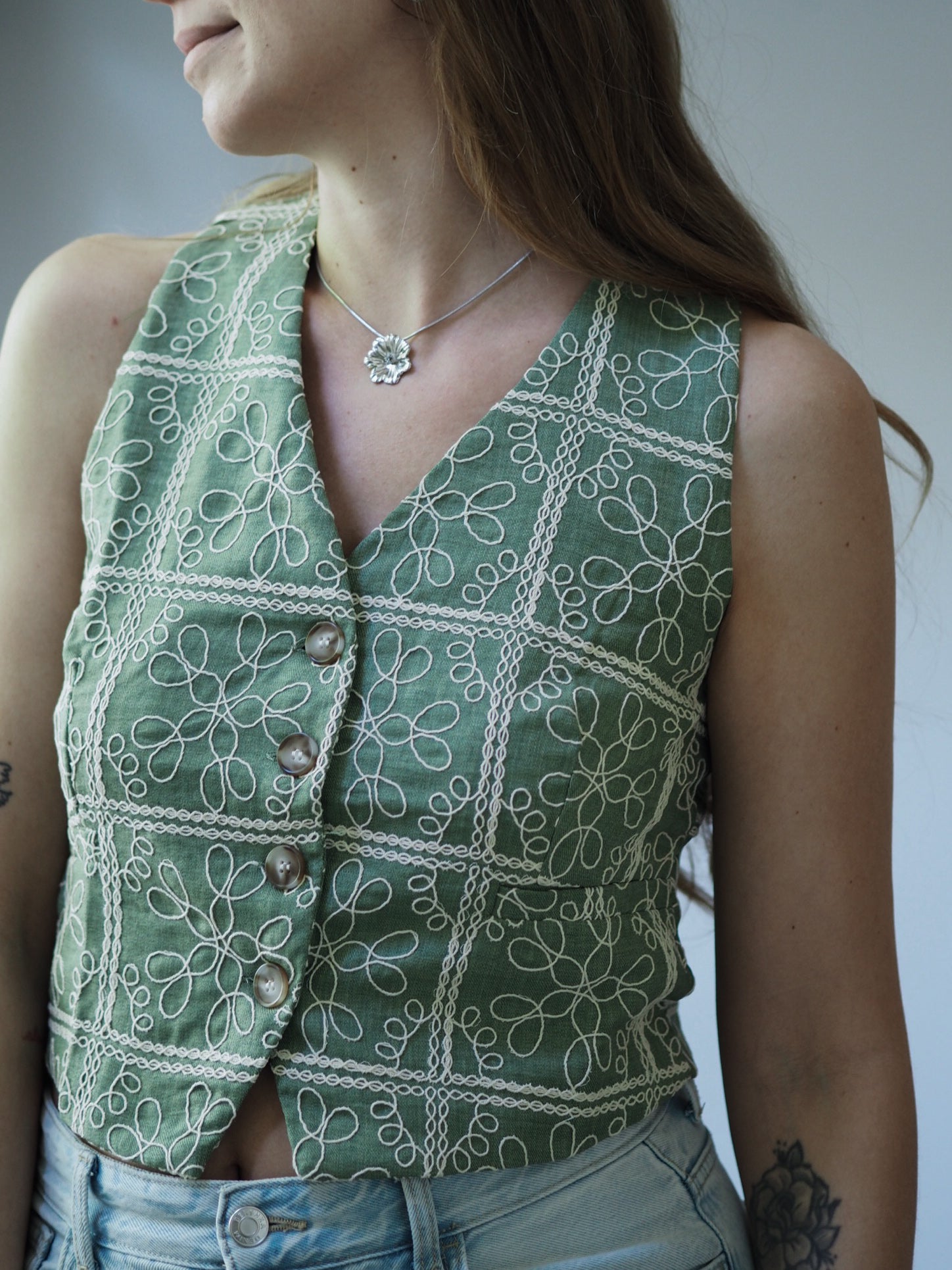 BESTICKTES WESTEN-TOP | FLEUR