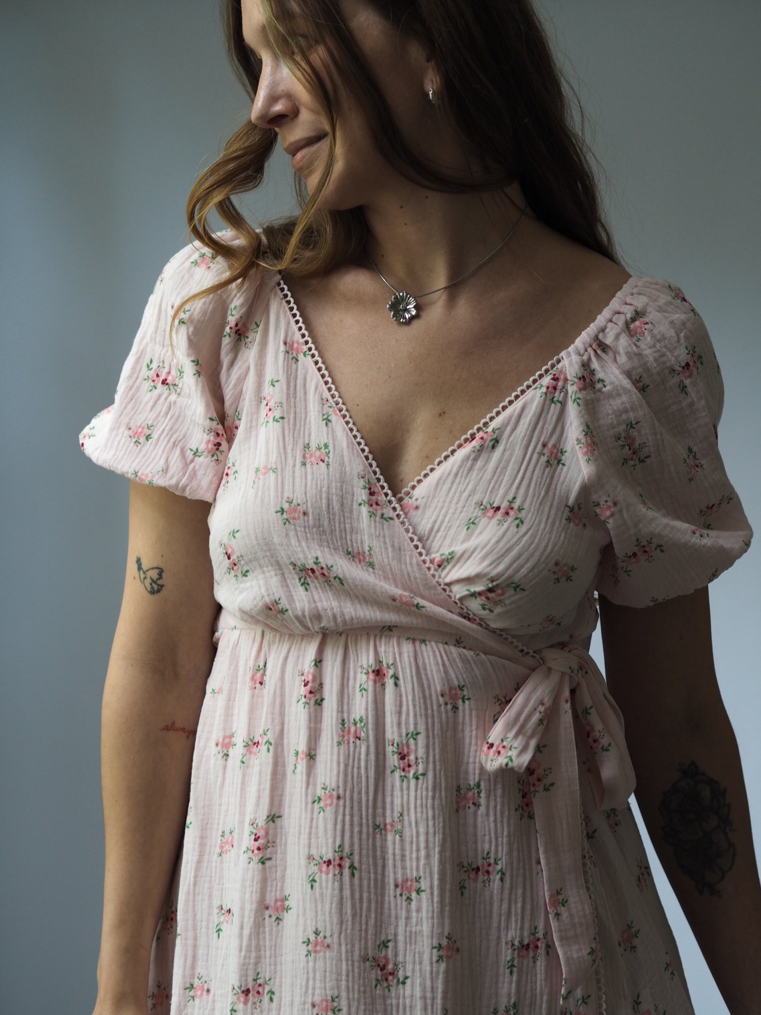 MUSSELIN WICKELKLEID | ROSES