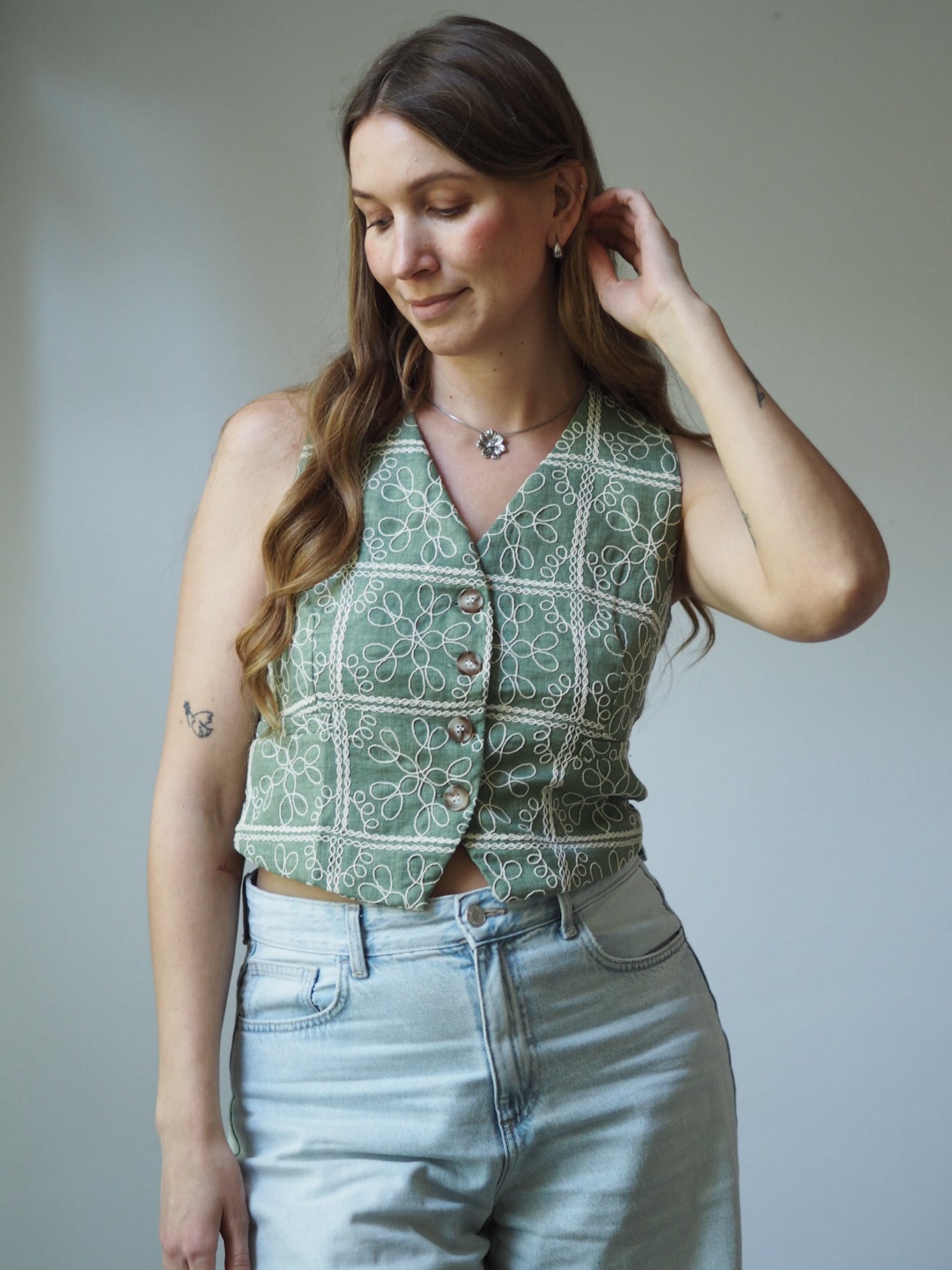 BESTICKTES WESTEN-TOP | FLEUR