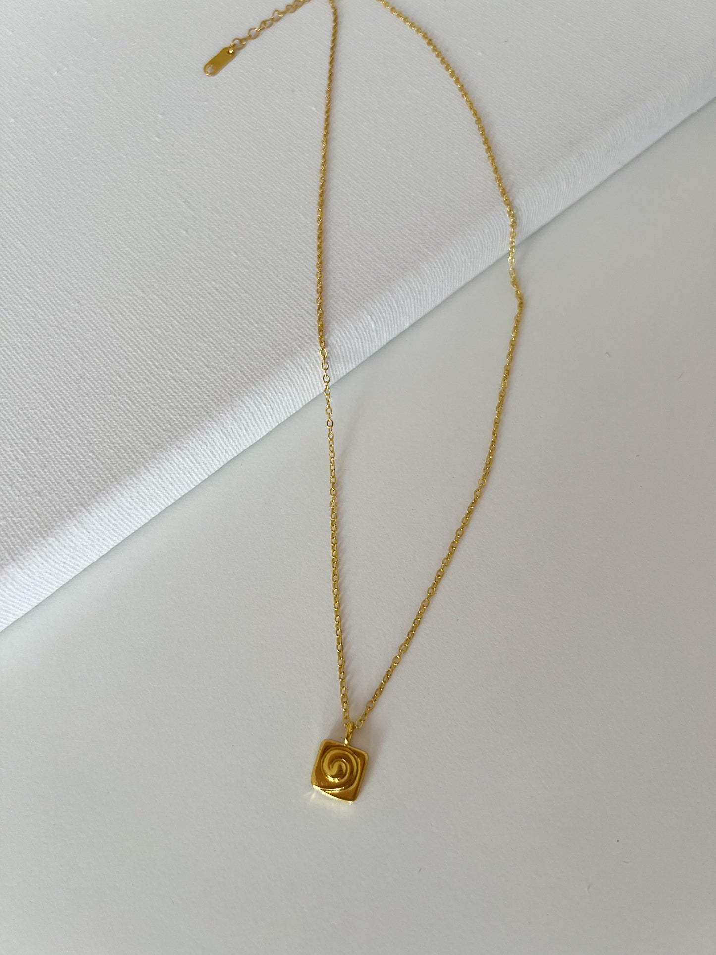 HALSKETTE ‚ZIMTSCHNECKE‘