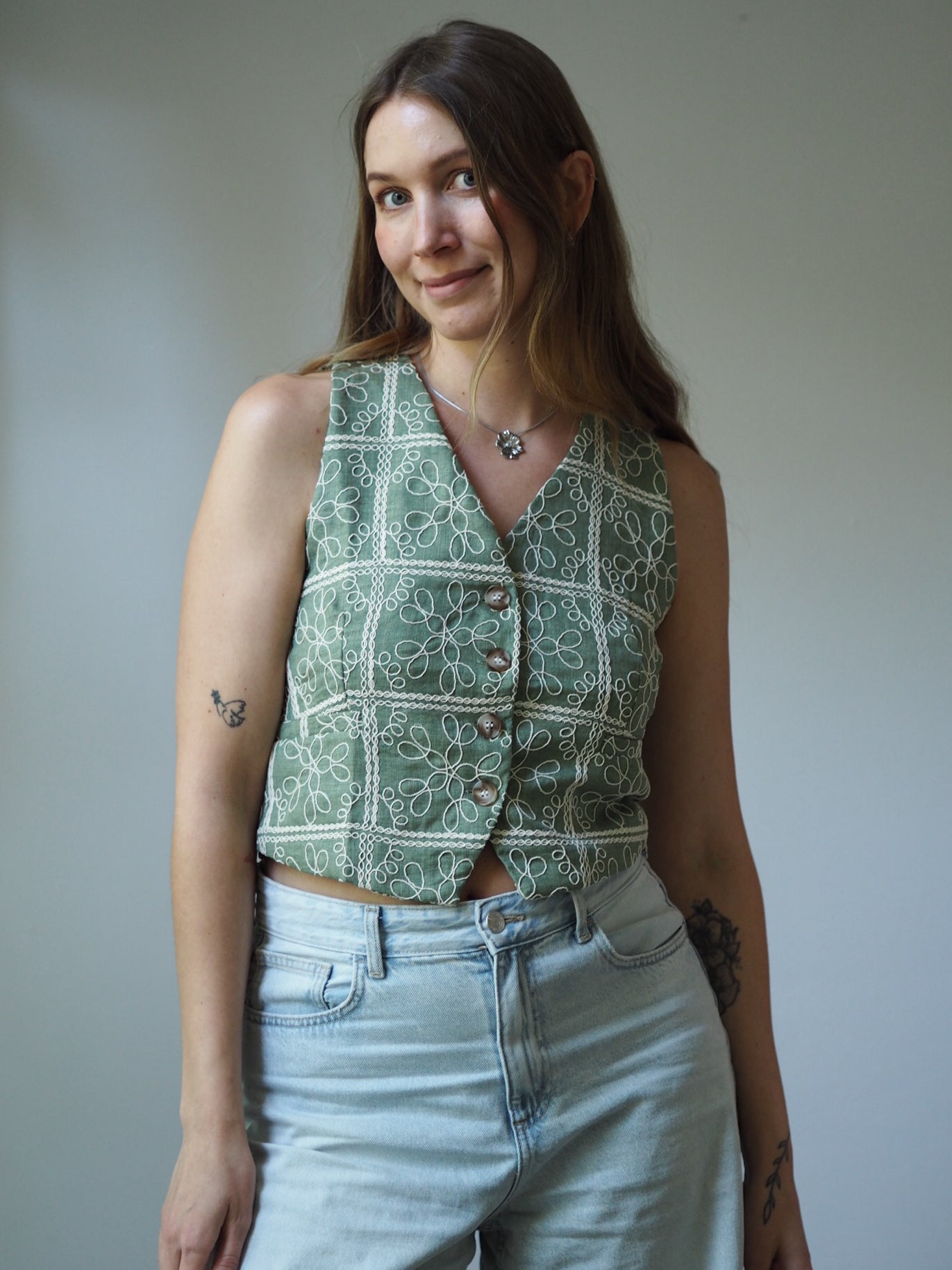 BESTICKTES WESTEN-TOP | FLEUR