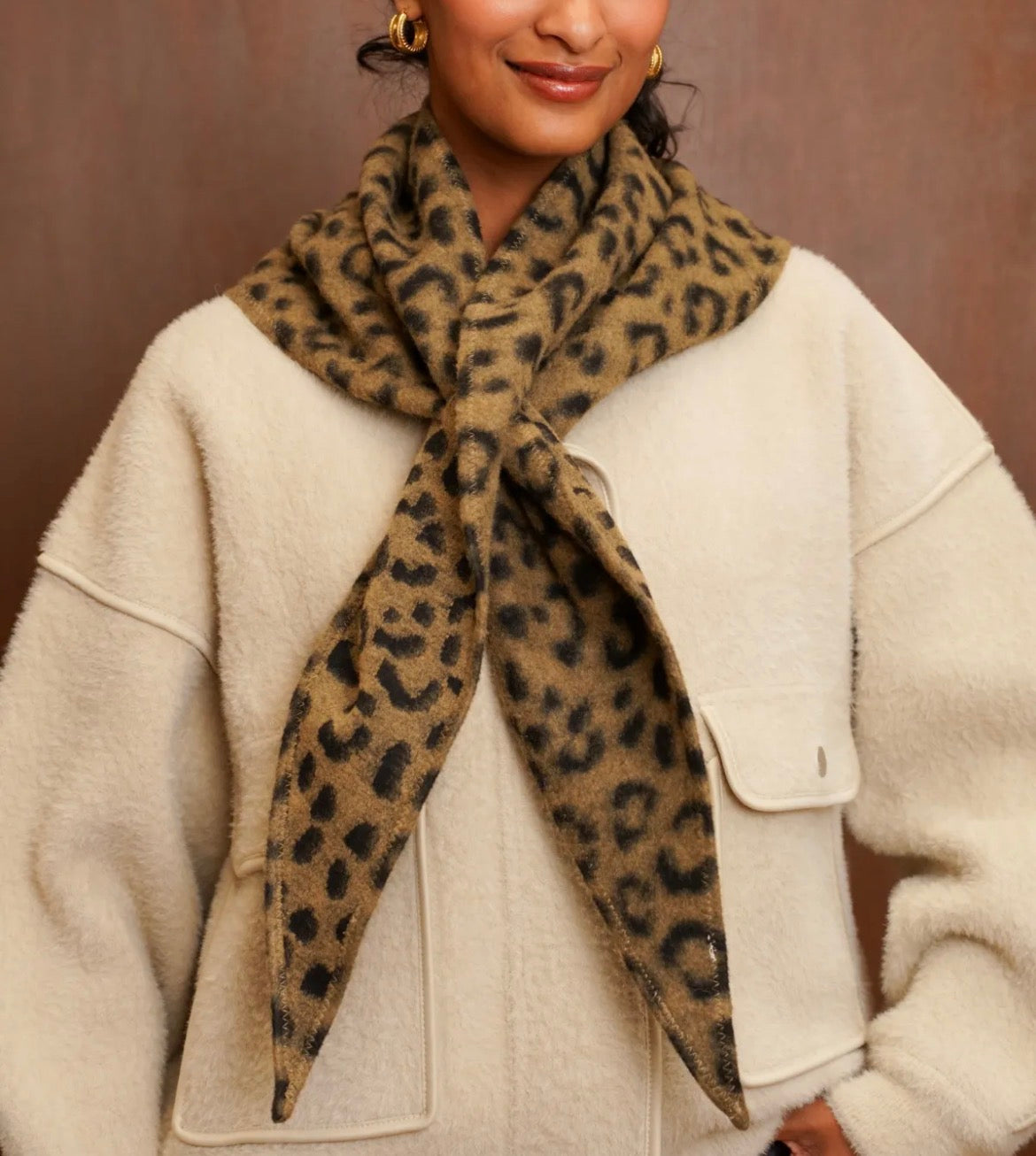 Leo Cozy Triangle Scarf