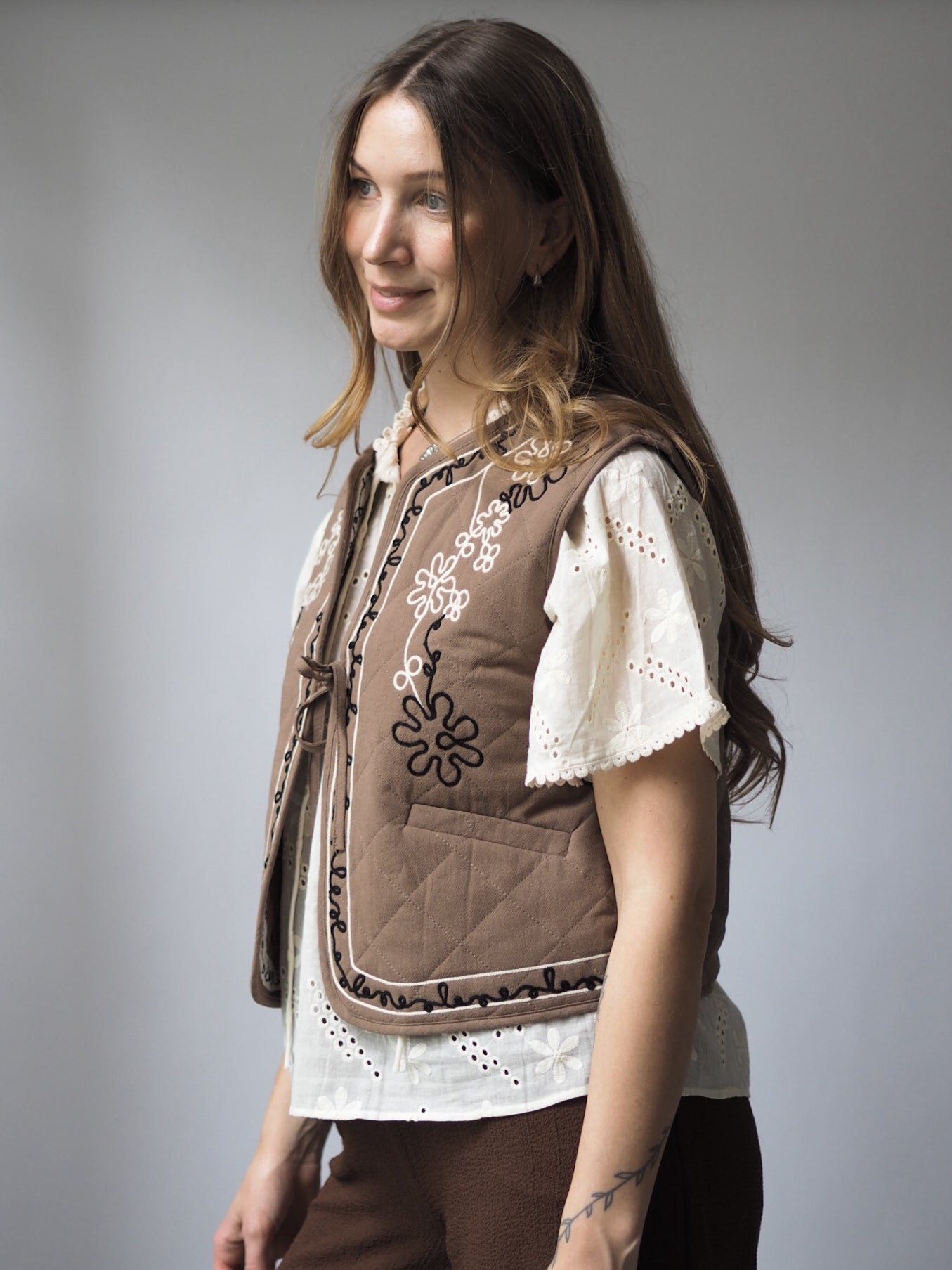 BOHO WESTE MIT STICKEREI