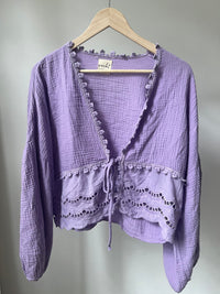 MUSSELIN-BLUSE MIT SPITZENBORTE | SOPHIA