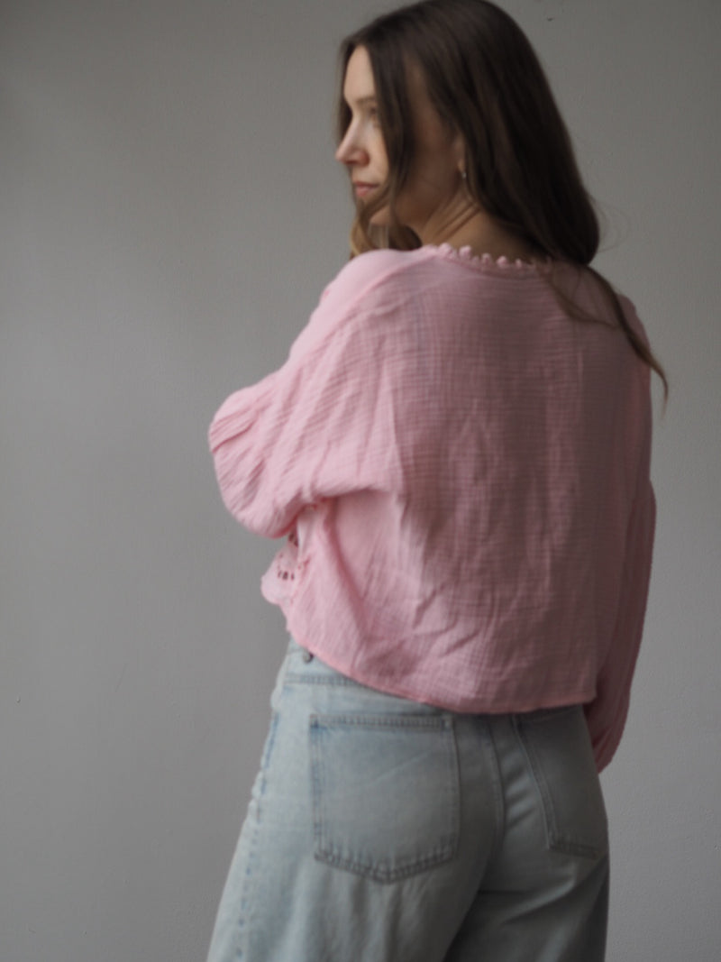 MUSSELIN-BLUSE MIT SPITZENBORTE | SOPHIA
