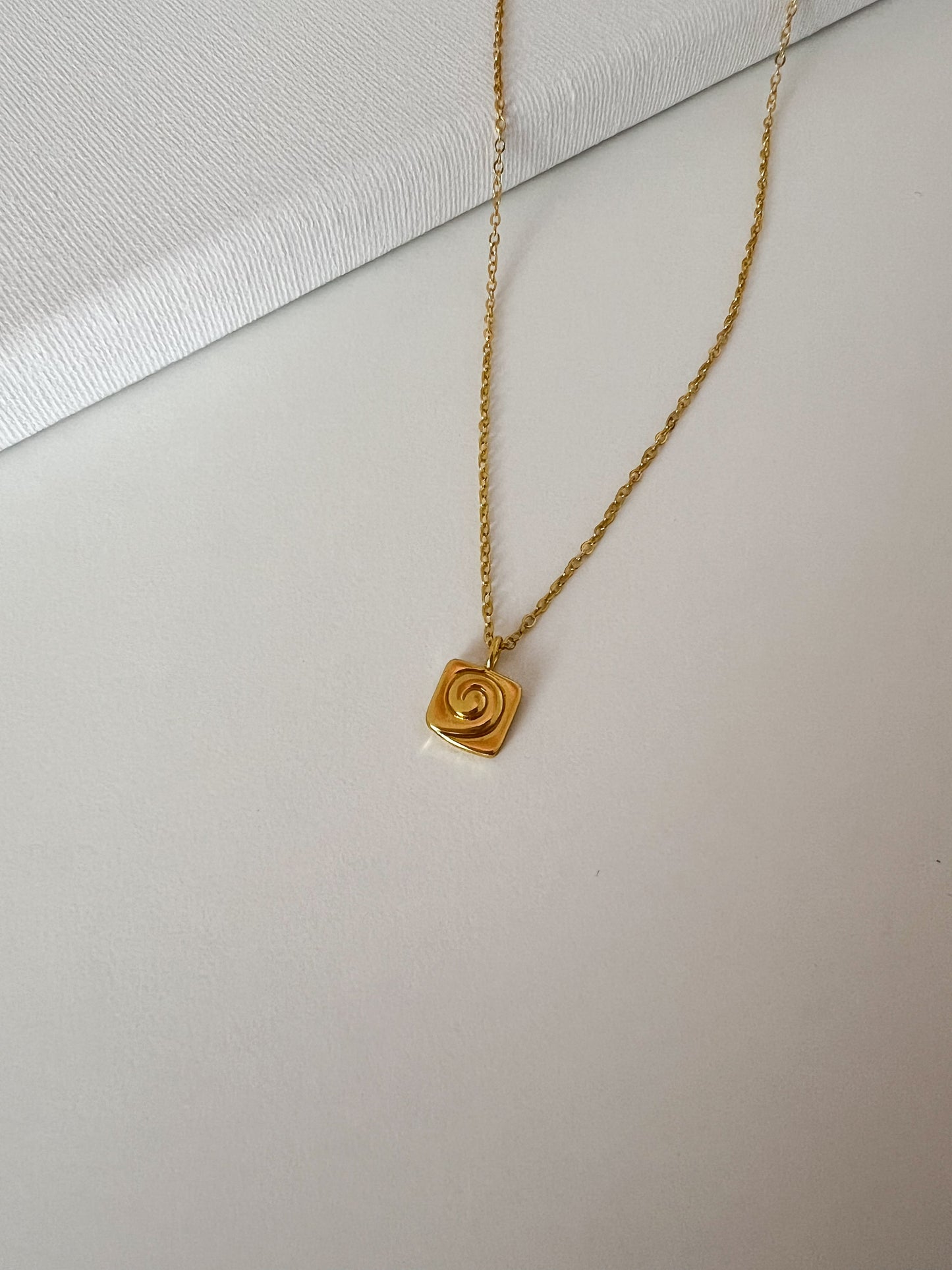 HALSKETTE ‚ZIMTSCHNECKE‘