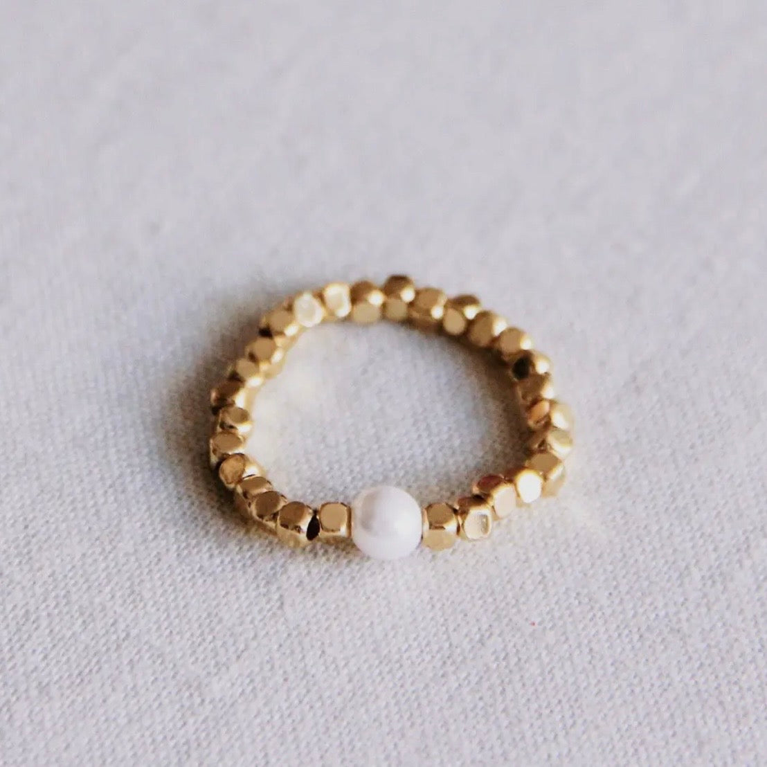 TINY PEARL RING