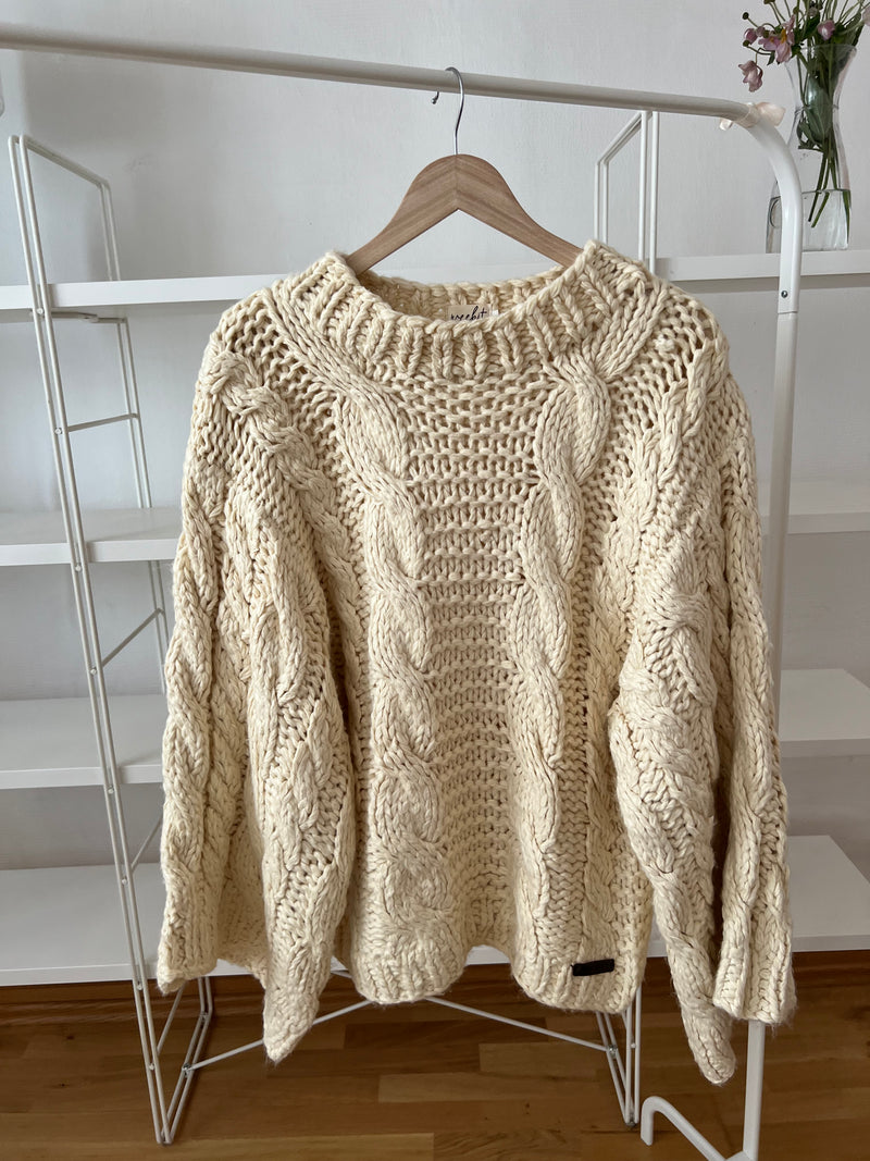LIMITED HANDMADE COZY KNIT SWEATER