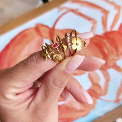 Minimalistischer Ring mit Gänseblümchen