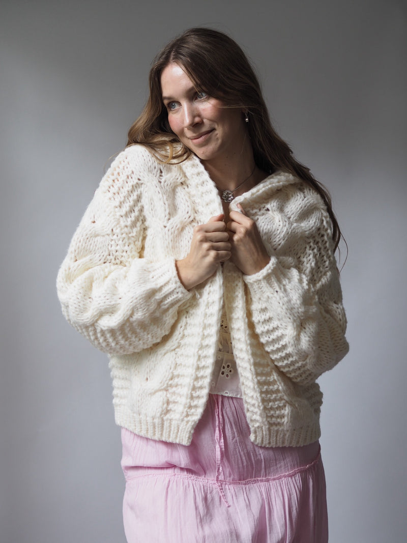 PREMIUM CHUNKY KNIT CARDIGAN