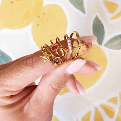 Minimalistischer Ring mit Gänseblümchen
