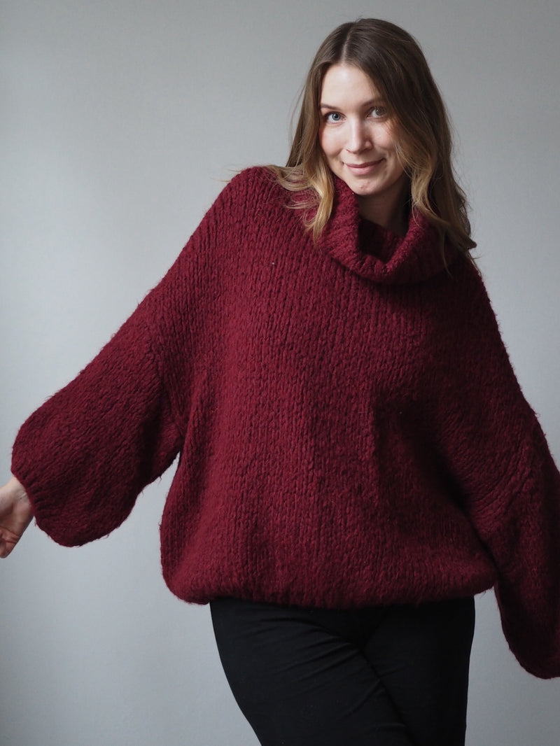 OVERSIZE STRICKPULLOVER MIT DICKEM ROLLKRAGEN