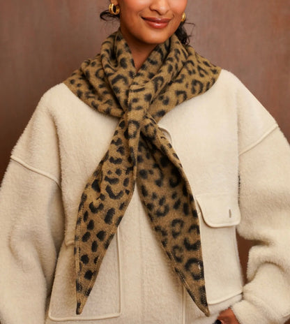 Leo Cozy Triangle Scarf