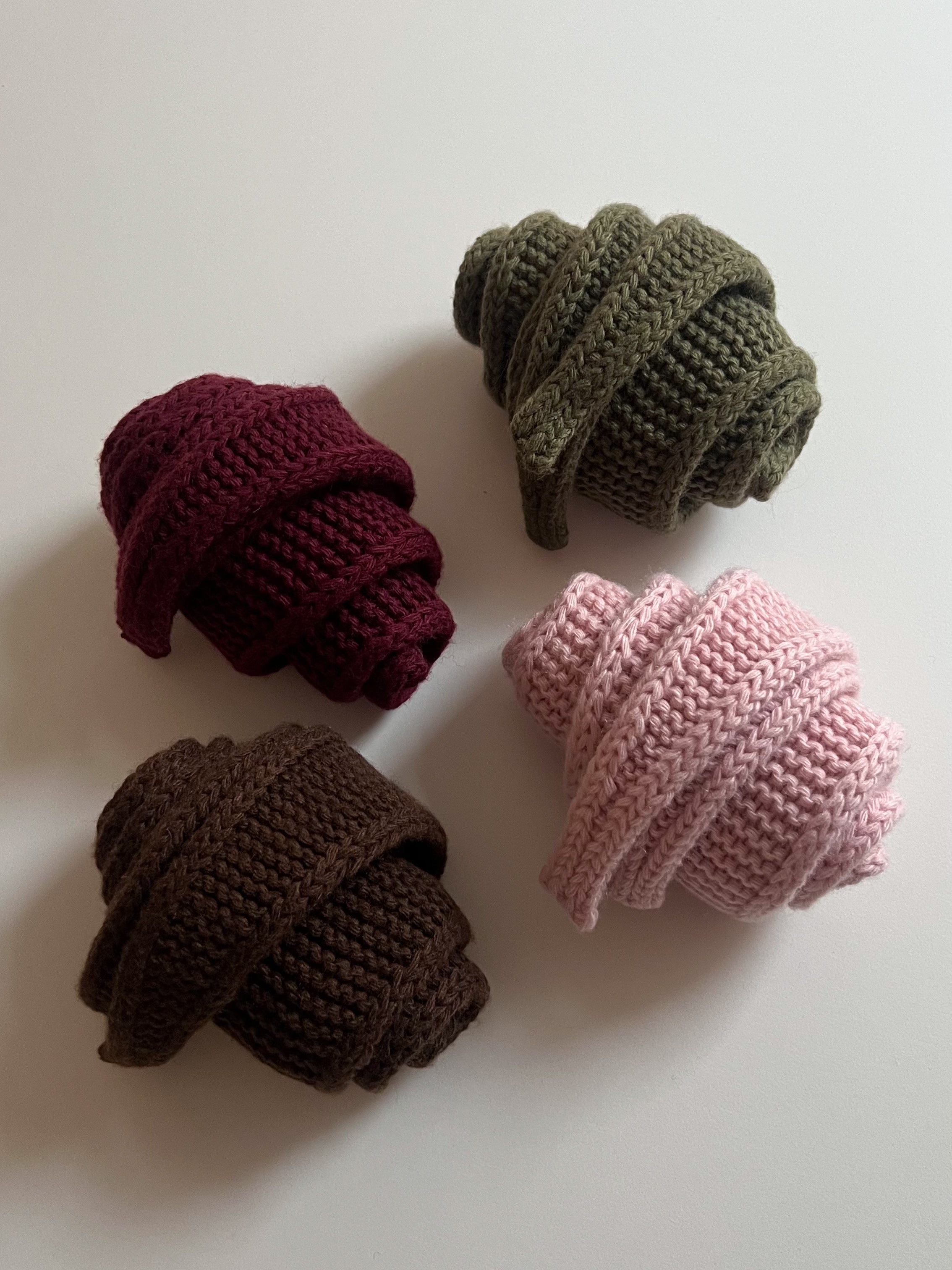 COZY MINI KNIT SCARF - HELLROSA