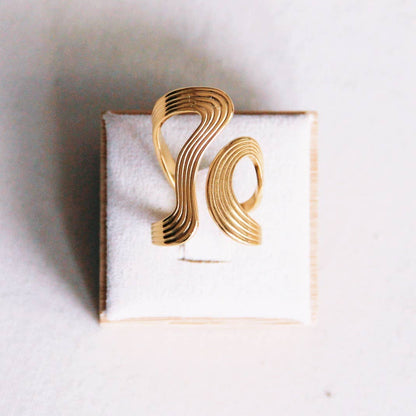 Statement Retro Ring XL mit Streifen – Gold